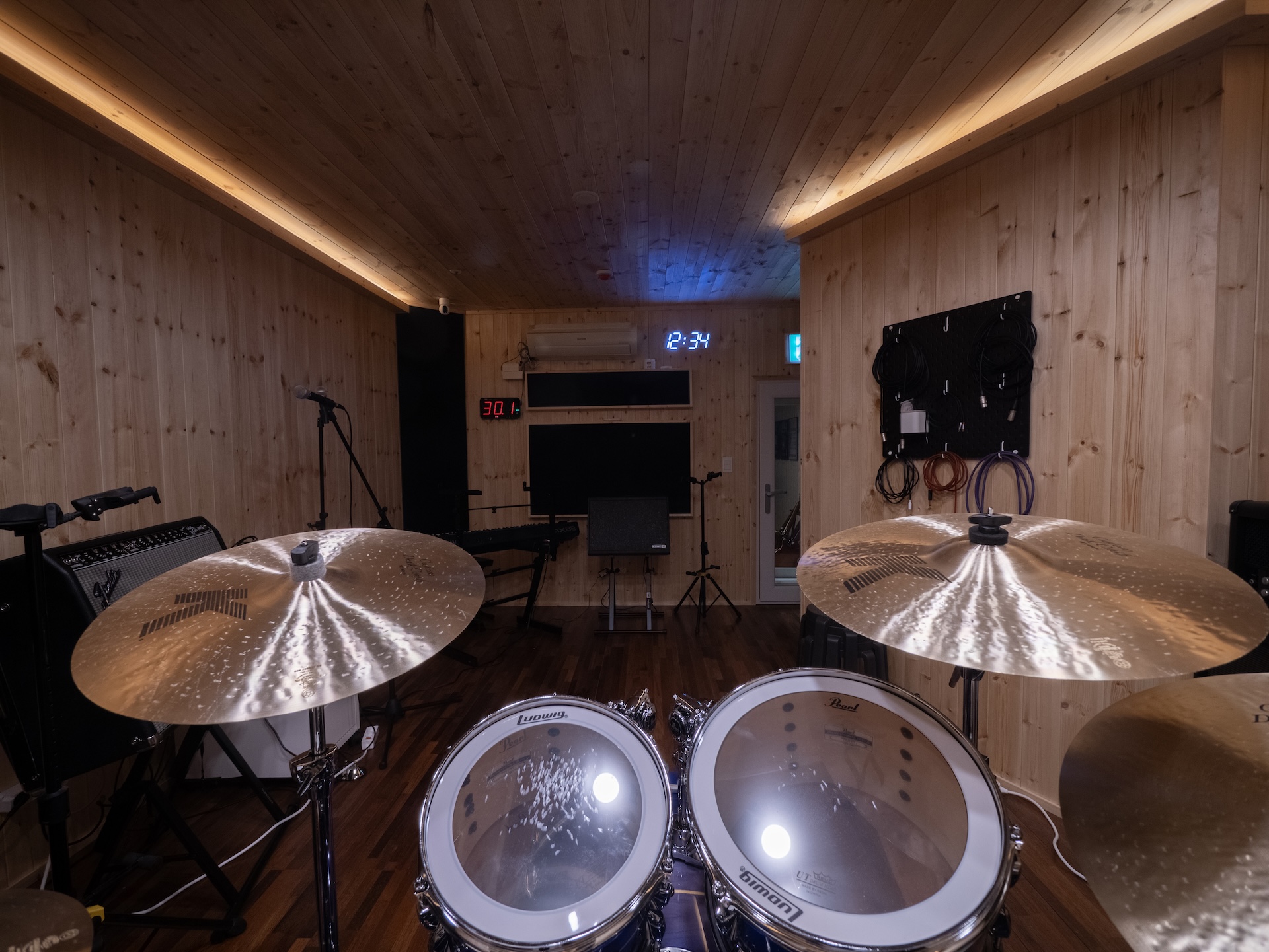 합주실 내부 배면